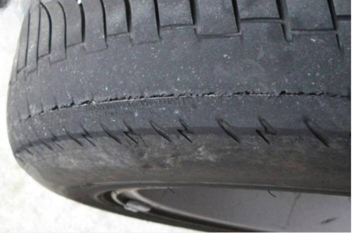Lốp ô tô quá mòn không đảm bảo an toàn khi lái xe