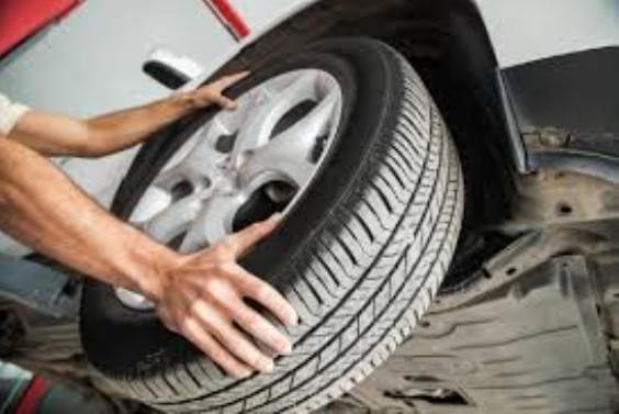 Lốp xe ô tô bị nứt có sao không? quan sát tại nhà có được không?