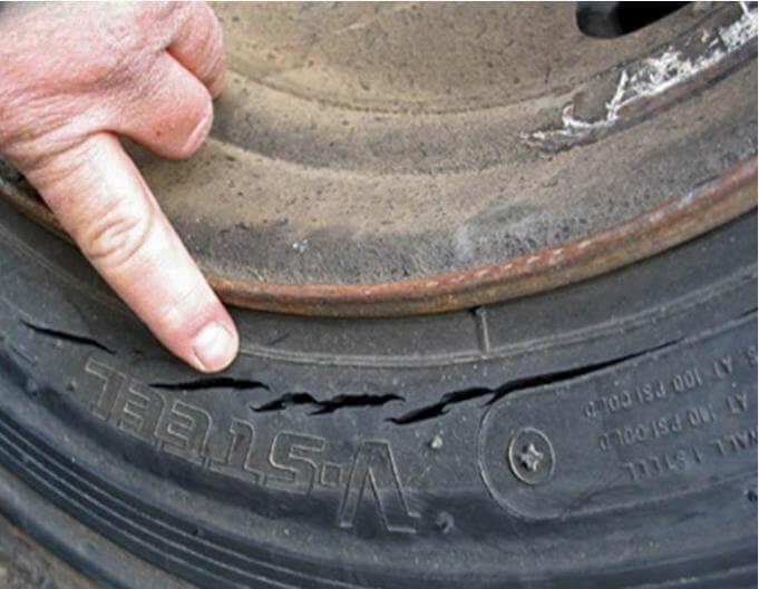 Nếu lốp ô tô bị lỗi khi sản xuất thì sẽ xuất hiện vấn đề rất nhanh